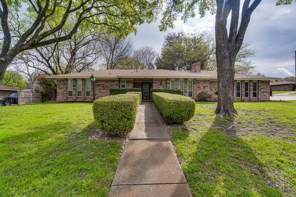 400 Rickey Canyon Avenue, Desoto, TX 75115