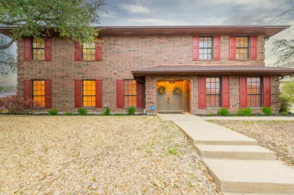 8649 Canyon Crest Road, Fort Worth, TX 76179