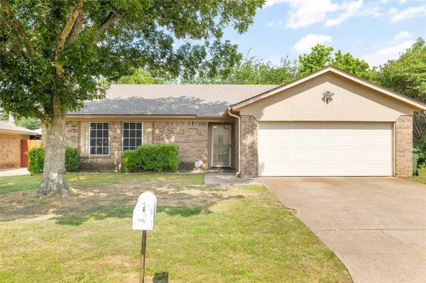 6404 Hidden Springs Drive, Arlington, TX 76001