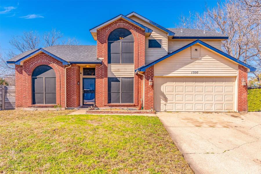 1700 Holly Spring Court, Arlington, TX 76018