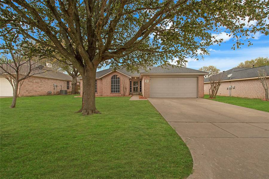 308 Comanche Walk, Joshua, TX 76058