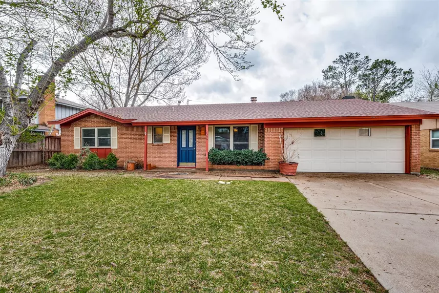 2506 Hollywood Drive, Arlington, TX 76013