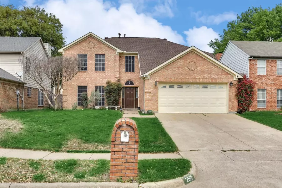 2812 Ironwood Drive, Grand Prairie, TX 75052