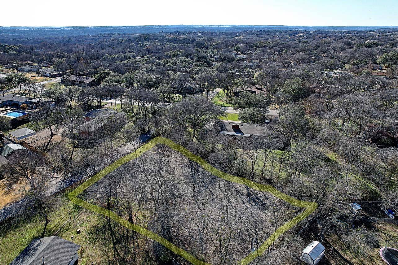 112 Townes Drive, Lakeside, TX 76108