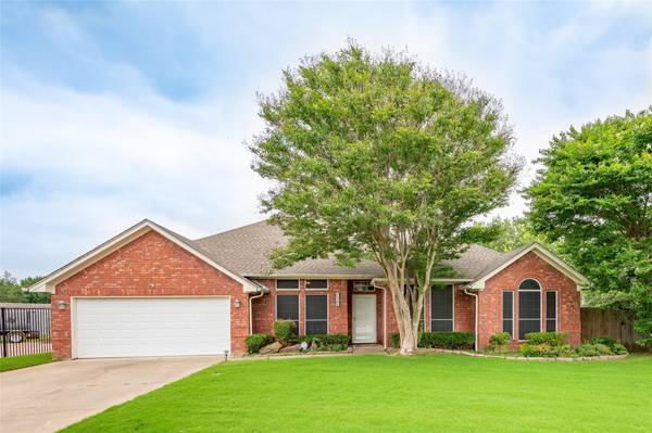 3300 Oakdale Court, Hurst, TX 76054