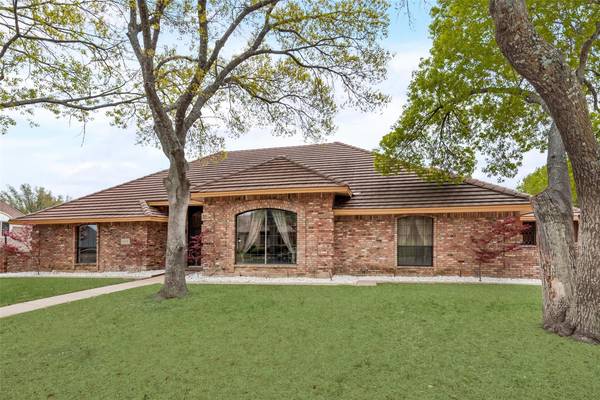 906 Greenbriar Lane, Duncanville, TX 75137