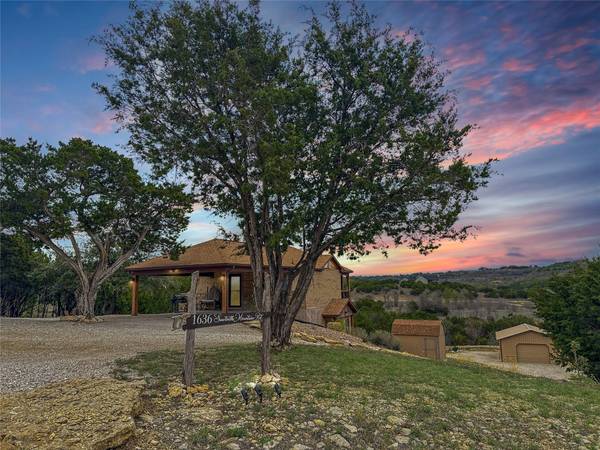 1636 Sawtooth Mountain Road, Graford, TX 76449