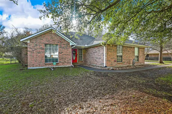 321 N Greenway Drive, Quinlan, TX 75474