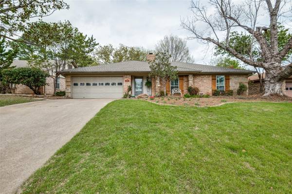 420 Mountainview Drive, Hurst, TX 76054