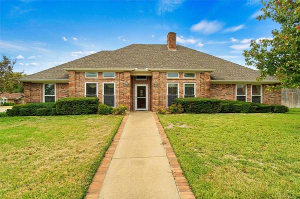 3001 Hurstview Drive, Hurst, TX 76054