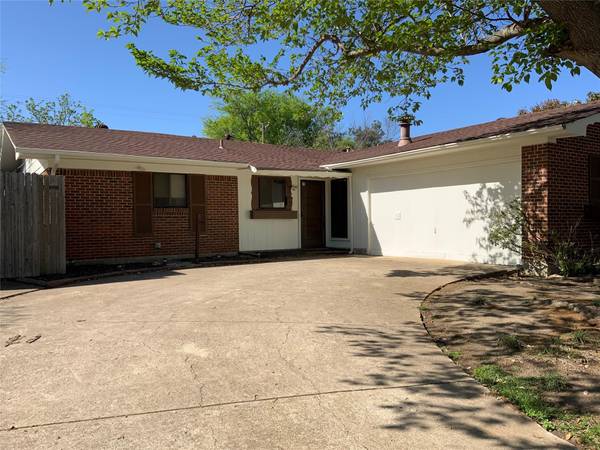 4717 South Drive W, Fort Worth, TX 76132