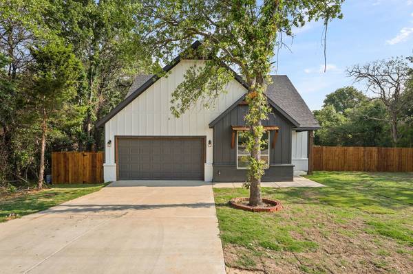 1600 Willow Wood Drive, Azle, TX 76020