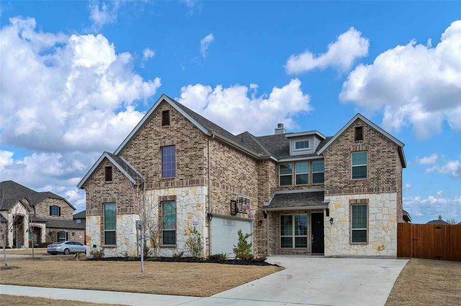 926 Lauren Drive, Midlothian, TX 76065