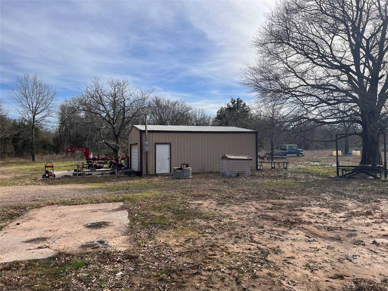 566 County Road 2255, Telephone, TX 75488