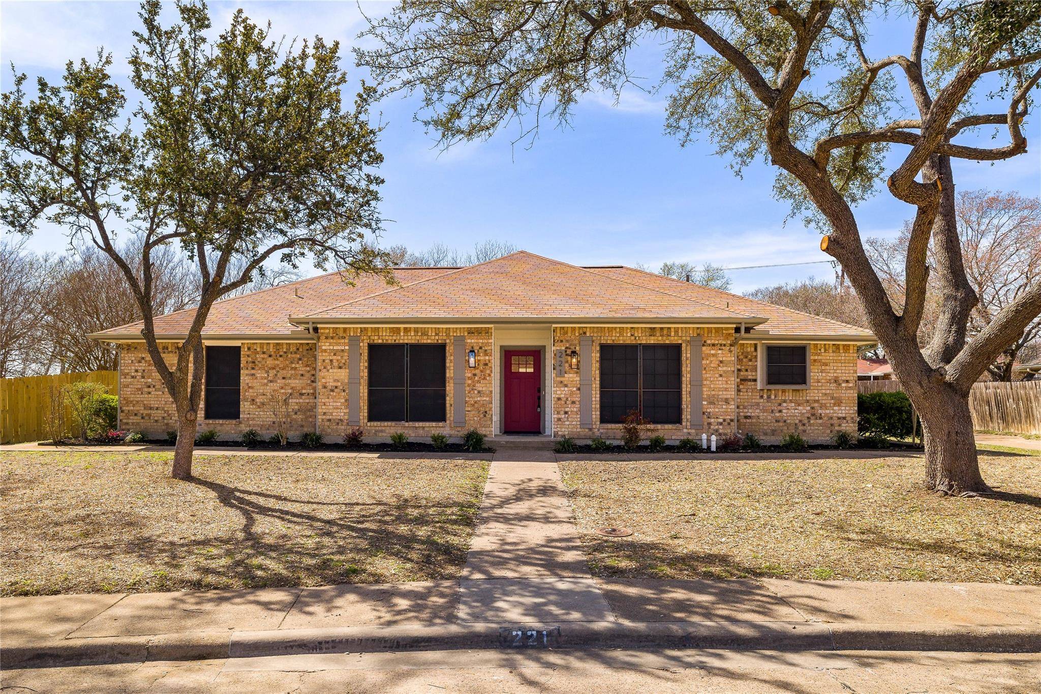 221 Elder Oak Drive, Desoto, TX 75115