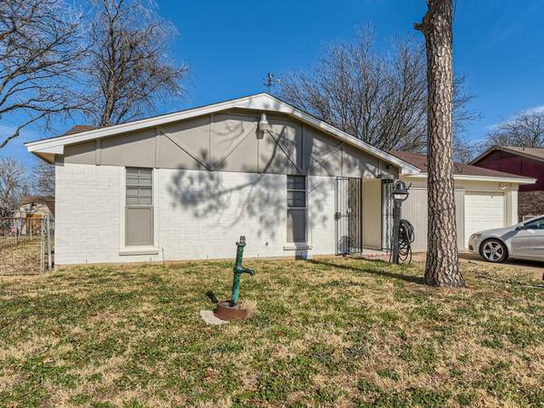 816 Skelly Street, Crowley, TX 76036