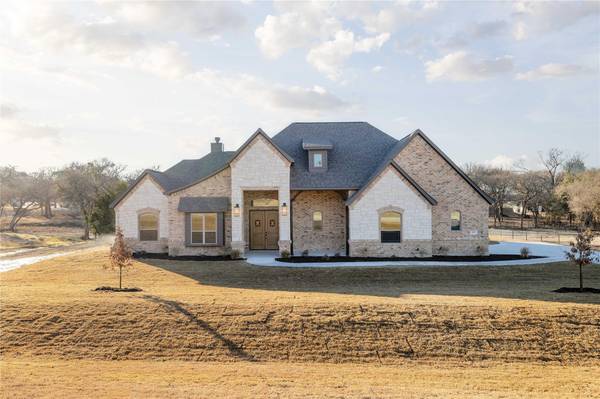 927 Silverleaf Drive, Weatherford, TX 76085