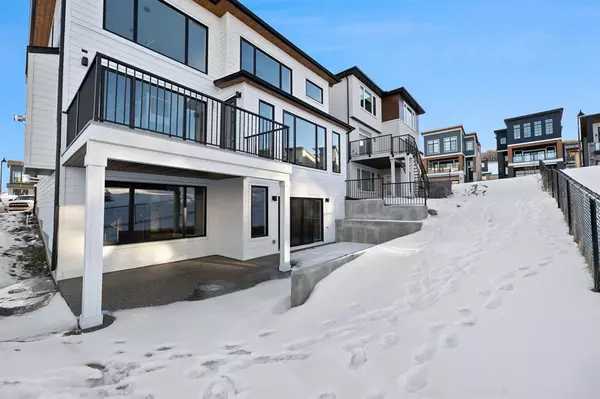 Calgary, AB T3H 6C8,33 Timberline CT SW