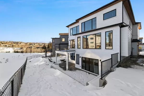 Calgary, AB T3H 6C8,33 Timberline CT SW