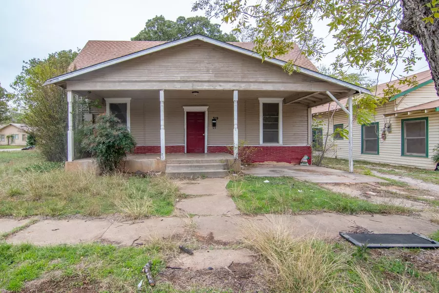 1319 Avenue B, Brownwood, TX 76801