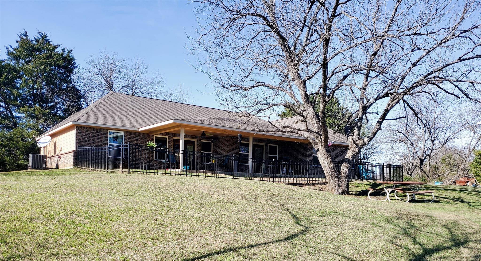 Kerens, TX 75144,905 Lakeside Lane