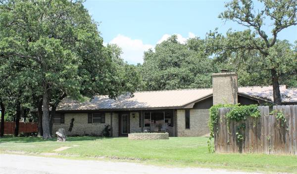 186 Tanglewood Street, Bowie, TX 76230