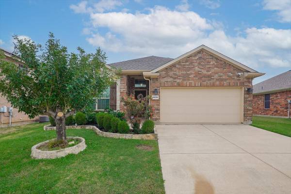 10836 Emerald Park Lane, Fort Worth, TX 76052