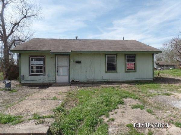 315 W Broadmore Avenue, Wills Point, TX 75169