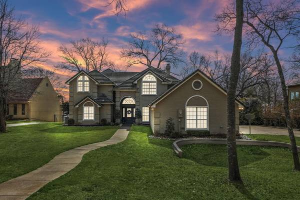 8932 Crest Wood Drive, Fort Worth, TX 76179