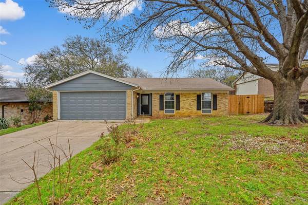 600 Trail Lake Drive,  Crowley,  TX 76036