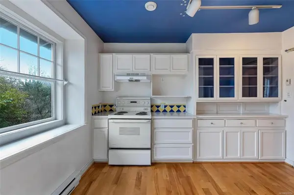 Oak Bay, BC V8R 2M9,2352 Tod Rd