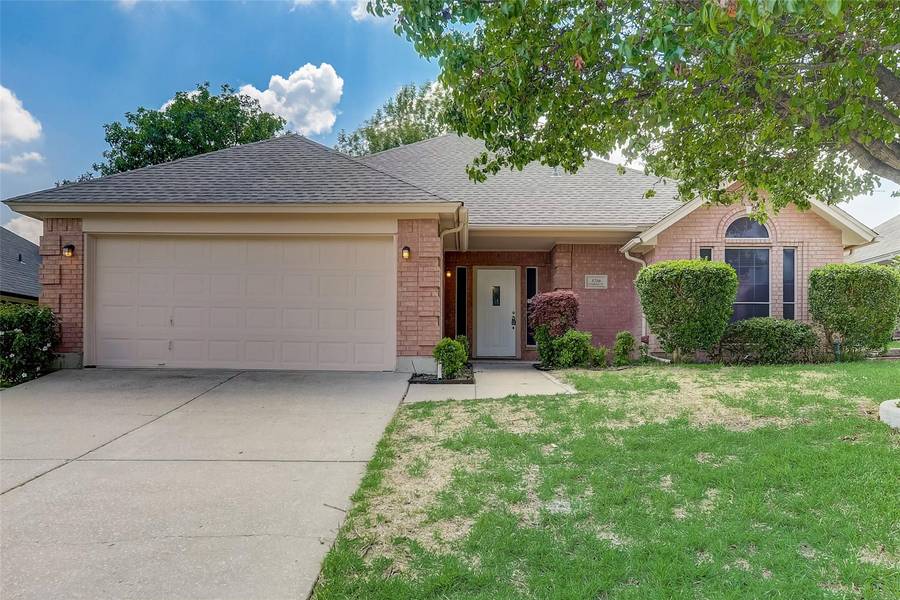 5716 Straightaway Drive, Haltom City, TX 76117