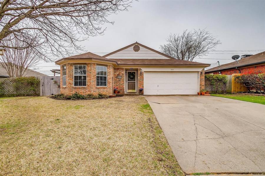 1100 Valley Branch Drive, Arlington, TX 76001