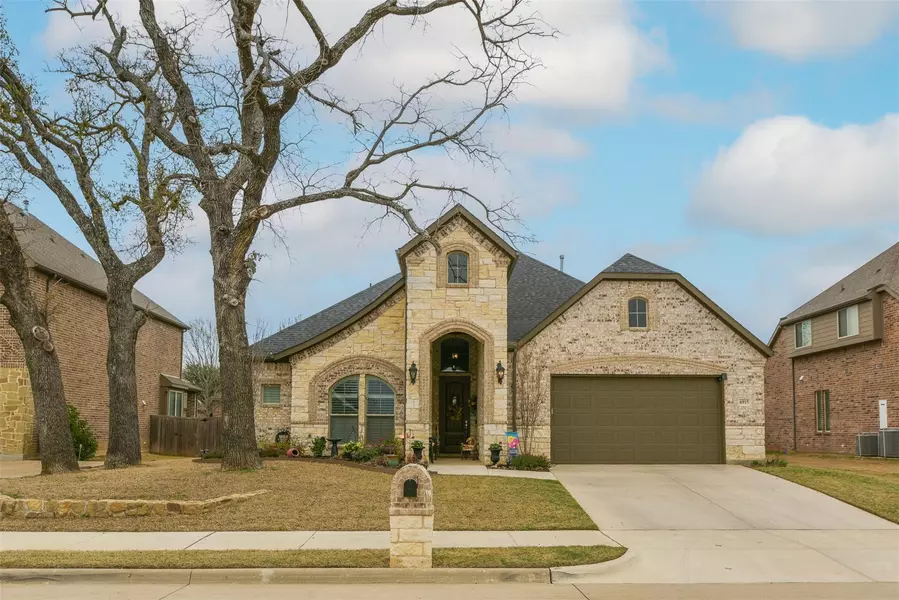 6915 COSTA DEL SOL Court, Arlington, TX 76001