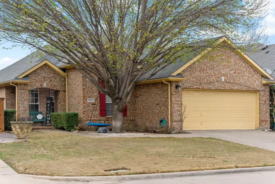 8905 Edinburgh Lane, Rowlett, TX 75089