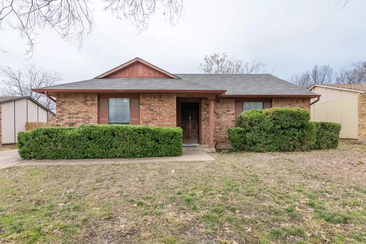 Fort Worth, TX 76120,6924 Sunflower Circle N