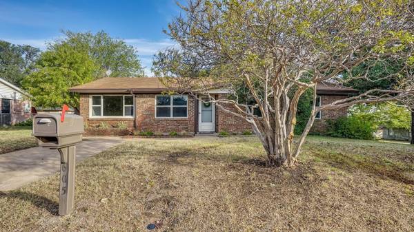 605 E 5th Street, Weatherford, TX 76086