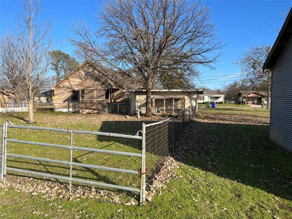 605 N Jordan Street, Whitesboro, TX 76273