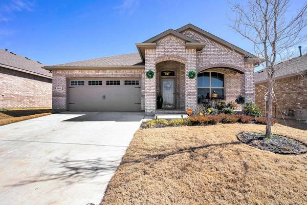 2440 Emerald Springs Drive, Glenn Heights, TX 75154