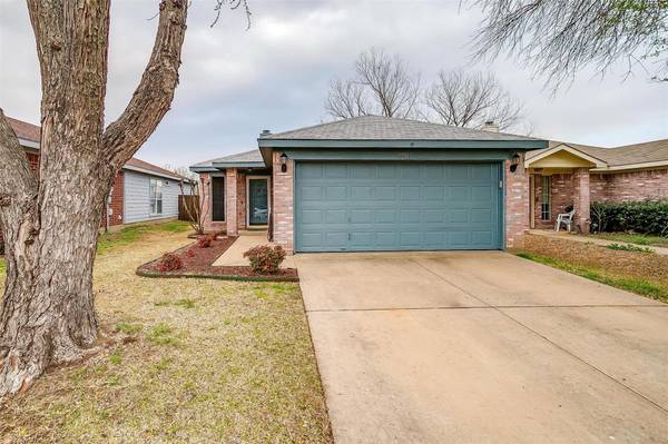 10613 Shadywood Drive, Fort Worth, TX 76140