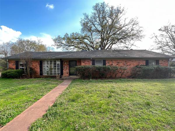 1536 Live Oak Street, Sulphur Springs, TX 75482