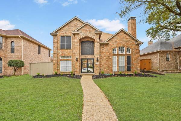 8806 Lakepointe Avenue, Rowlett, TX 75088