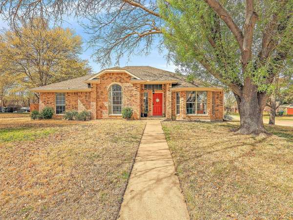 2060 Cameo Drive, Lewisville, TX 75067