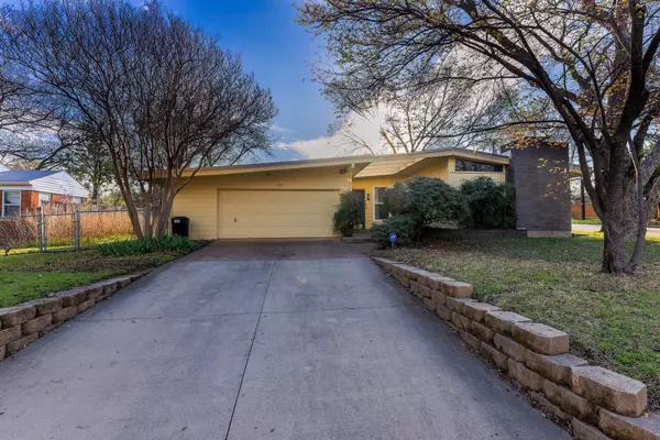 712 S Wildwood Drive, Irving, TX 75060