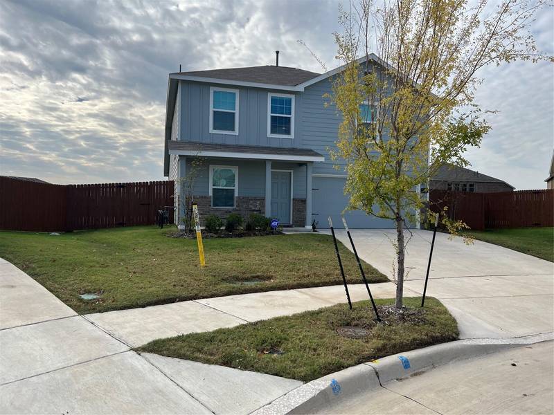 3940 Surrey Drive, Heartland, TX 75126