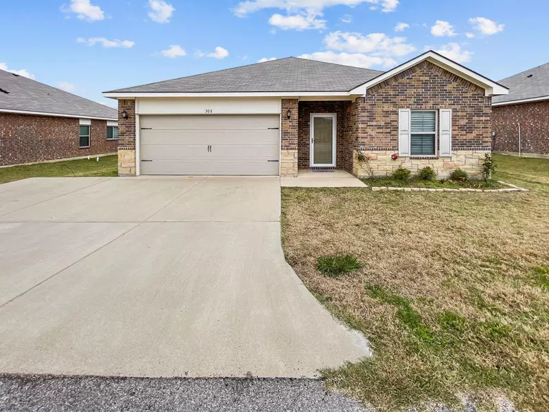 302 Breaux Lane, Mabank, TX 75147