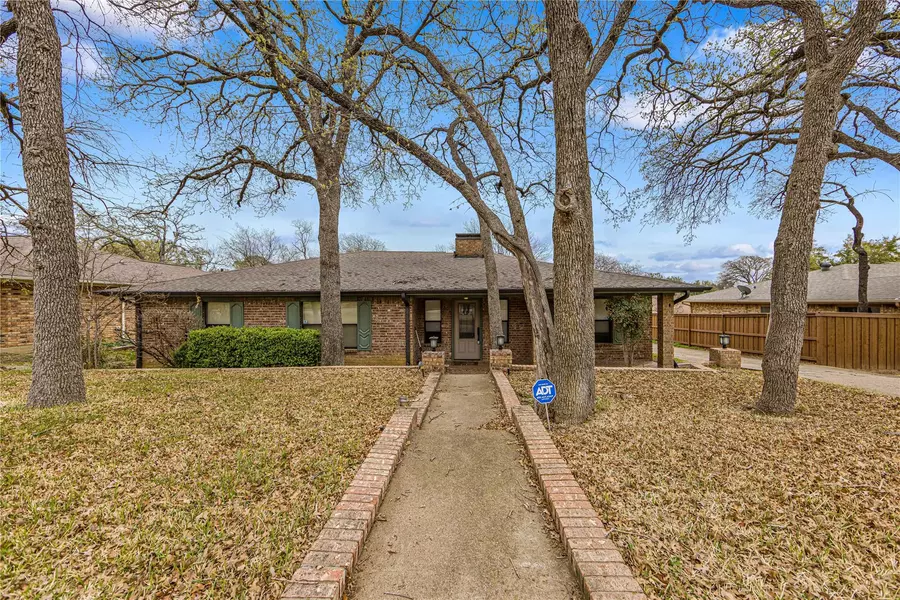 2707 Wooded Acres Court, Arlington, TX 76016