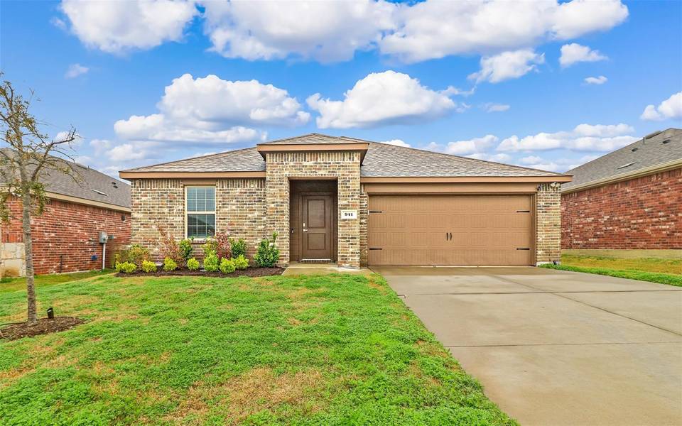 941 Alton Drive, Aubrey, TX 76227