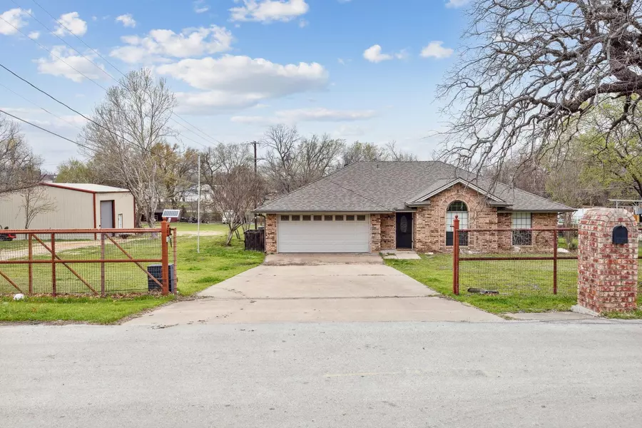 356 Thomas Road, Azle, TX 76020