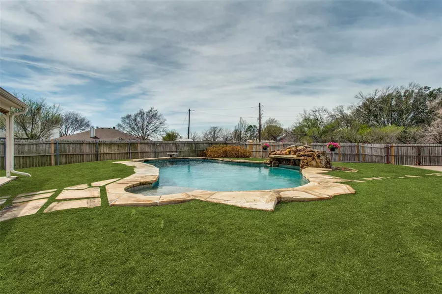 2061 Lake Pointe Drive, Little Elm, TX 75068